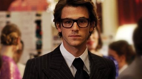 Imagem da notícia Saint Laurent, cinebiografia que vai representar a França no Oscar, ganha trailer legendado e cartaz