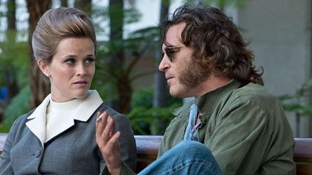 Imagem da notícia Inherent Vice: Reese Witherspoon e Joaquin Phoenix são destaques em imagem do filme de Paul Thomas Anderson