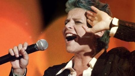 Imagem da notícia Documentário sobre Cássia Eller ganha trailer: "Música foi uma fuga da minha incapacidade de viver socialmente"