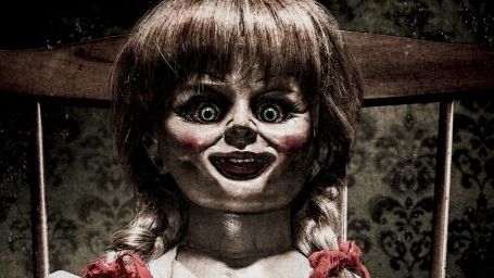 Imagem da notícia Annabelle te encara de maneira macabra no novo cartaz do filme de terror