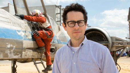 Imagem da notícia Star Wars VII: Filmagens chegam ao fim e J.J. Abrams manda carta de agradecimento à equipe