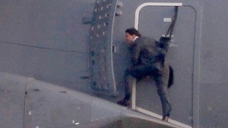 Imagem da notícia Tom Cruise se arrisca a 1500 metros de altura para filmar cena de Missão Impossível 5