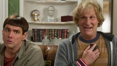 Imagem da notícia Exclusivo: "Quando se faz um filme com Jim Carrey, você apenas segue", diz Jeff Daniels em vídeo de Debi & Lóide 2