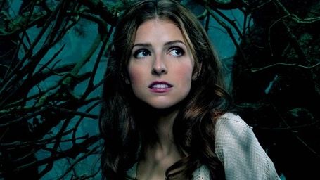 Imagem da notícia Anna Kendrick solta a voz como Cinderela em trecho do musical Caminhos da Floresta