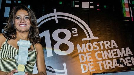 Tiradentes 2015: “a mais brasileira das nossas atrizes”, Dira Paes é homenageada na abertura
