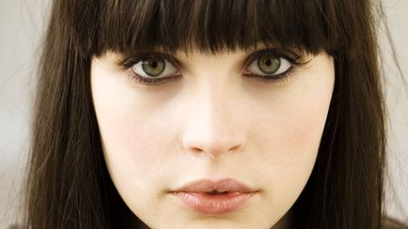 Imagem da notícia Felicity Jones está perto de ser a protagonista de filme solo de Star Wars