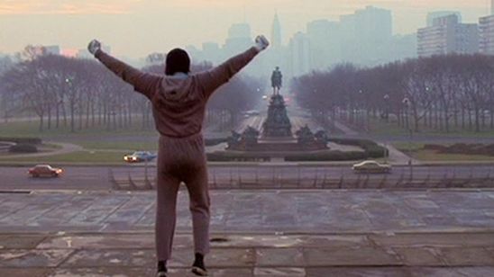 Imagem da notícia Stallone retorna à escadaria de Rocky, Um Lutador para filmar cena de Creed