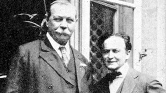 Imagem da notícia Amizade entre Sir Arthur Conan Doyle e Harry Houdini será tema de nova série