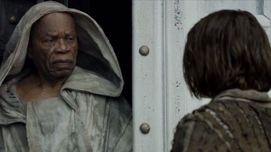 Imagem da notícia Arya chega à Casa do Preto e Branco em novo clipe de Game of Thrones
