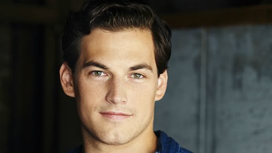 Imagem da notícia Grey's Anatomy escala galã de Reign em papel ultrassecreto