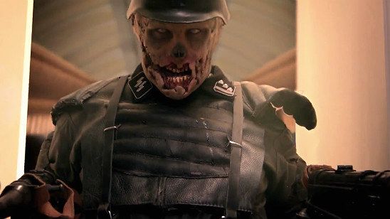 Imagem da notícia Zumbis nazistas em tubarões voadores atacam uma tripulação civil no trailer de Sky Sharks – imperdível!