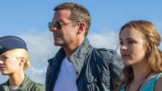 Bradley Cooper, Emma Stone e Rachel McAdams são destaques das novas imagens de Sob o Mesmo Céu