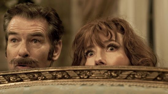 Imagem da notícia Assista online no Telecine Play a comédia Um Plano Brilhante, com Emma Thompson e Pierce Brosnan