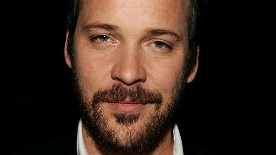 Imagem da notícia Novo Sete Homens e um Destino escala Peter Sarsgaard