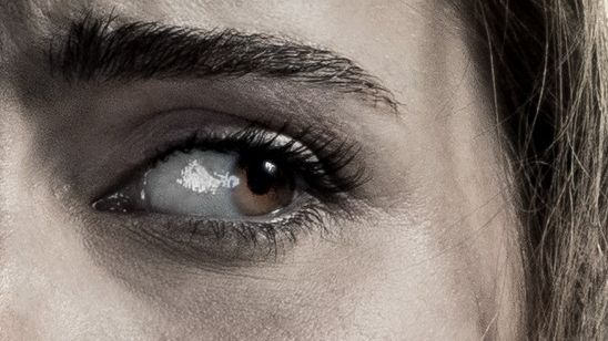 Imagem da notícia Emma Watson sofre no primeiro cartaz de Regression: "O medo sempre encontra sua vítima"