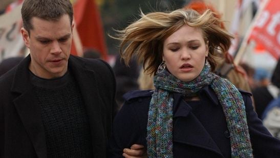 Julia Stiles vai atuar com Matt Damon novamente no quinto filme da franquia Bourne