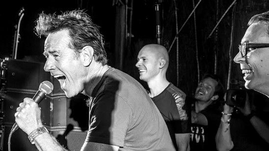 Imagem da notícia Walter White comanda as picapes em festival de música eletrônica em Las Vegas