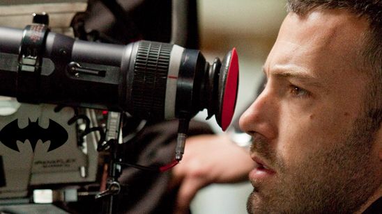 Imagem da notícia Novo rumor aponta Ben Affleck como diretor do filme solo do Batman!