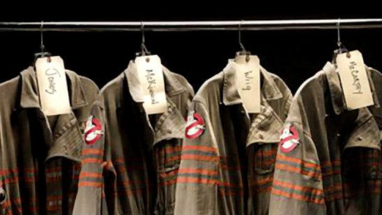 Paul Feig revela o uniforme das Caça-Fantasmas – confira!