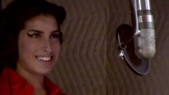 Imagem da notícia Documentário sobre Amy Winehouse faz estreia arrasadora e quebra recordes no Reino Unido