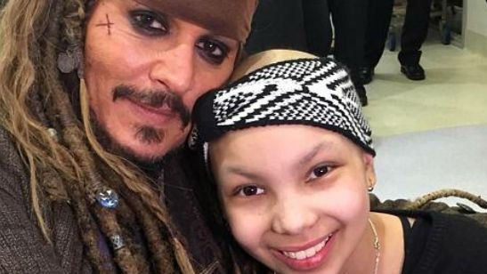 Johnny Depp visita hospital infantil vestido de Jack Sparrow