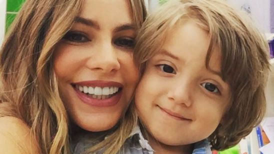 Imagem da notícia Modern Family: Sofia Vergara posa ao lado do novo Joe