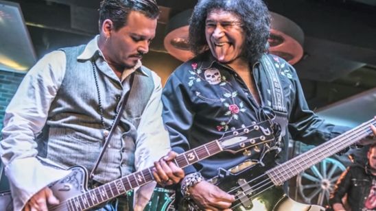 Imagem da notícia "Rock And Roll All Night": Johnny Depp e Gene Simmons, do Kiss, dividem o palco em show beneficente