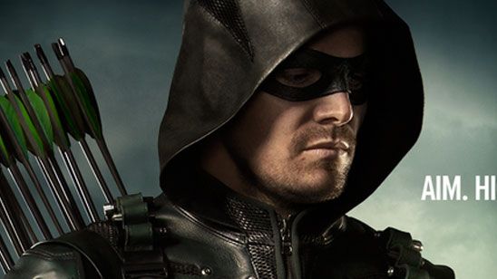 Imagem da notícia Arrow: Novo uniforme do herói é destaque em cartaz da quarta temporada