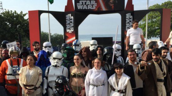 Imagem da notícia Evento de Star Wars - O Despertar da Força reúne cosplays no Rio de Janeiro