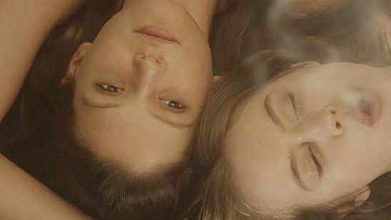 Imagem da notícia Exclusivo: Drama francês Respire mostra amizade que vira obsessão, confira o trailer