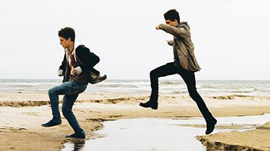 Imagem da notícia Exclusivo: Dois adolescentes passam um fim de semana inesquecível no trailer de Beira-Mar