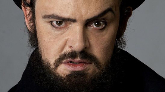 Imagem da notícia Divulgada foto de Matheus Nachtergaele encarnando Zé do Caixão para série do Space