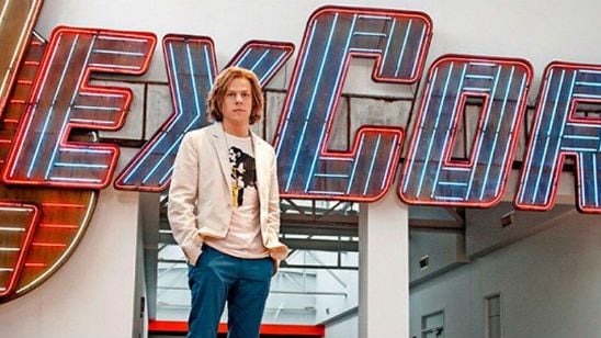 Imagem da notícia Batman Vs Superman: Empresa de Lex Luthor fornece Wi-Fi grátis na New York Comic-Con
