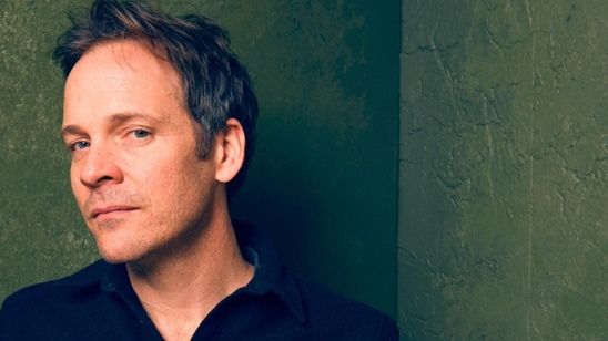 Imagem da notícia Peter Sarsgaard desmente sua participação no revival de Twin Peaks