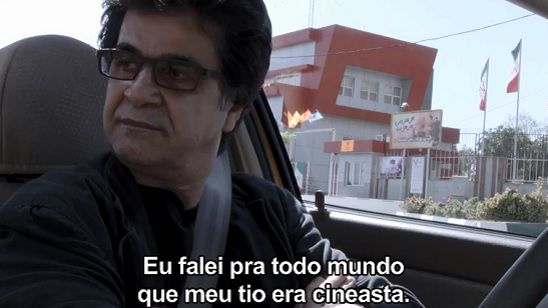 Imagem da notícia Exclusivo: Confira o trailer legendado de Táxi Teerã, grande vencedor do Festival de Berlim 2015