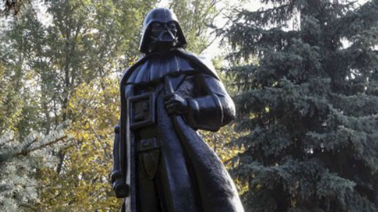 Imagem da notícia Estátua de Darth Vader substitui a de Lênin na Ucrânia