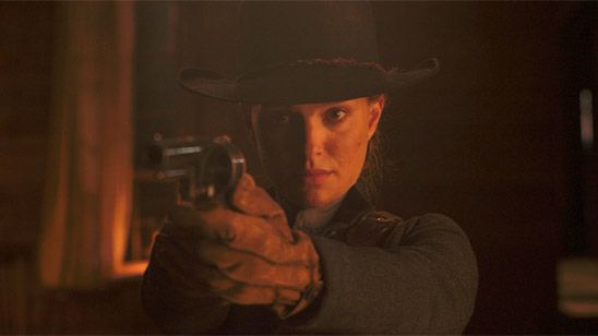 Imagem da notícia Atentado em Paris gera cancelamento de pré-estreias e adia lançamento de filme com Natalie Portman