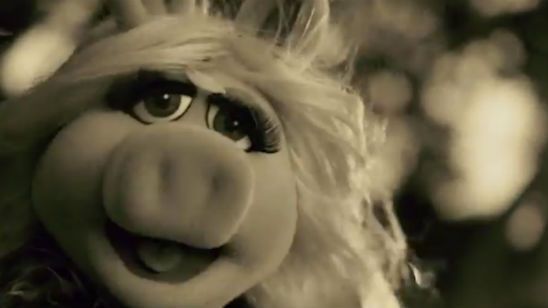 Imagem da notícia Os Muppets: Miss Piggy encarna Adele em paródia do clipe de "Hello"