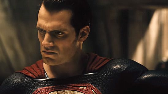 Imagem da notícia Homem de Aço aterroriza o Cavaleiro das Trevas em novo teaser de Batman vs Superman - A Origem da Justiça