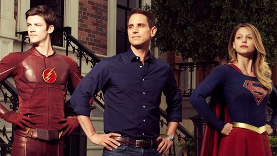 Greg Berlanti nega rumores de crossover entre Supergirl e The Flash
