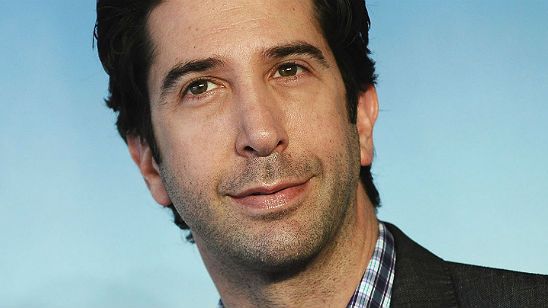 Imagem da notícia David Schwimmer vai estrelar série dramática do criador de Dexter
