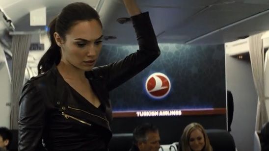 Imagem da notícia Novo trailer de Batman Vs Superman tem explosões inéditas
