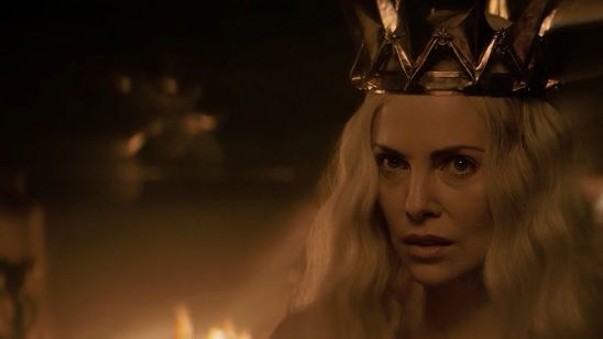 Imagem da notícia Segundo trailer de O Caçador e a Rainha do Gelo mostra maldade familiar da terrível Ravenna