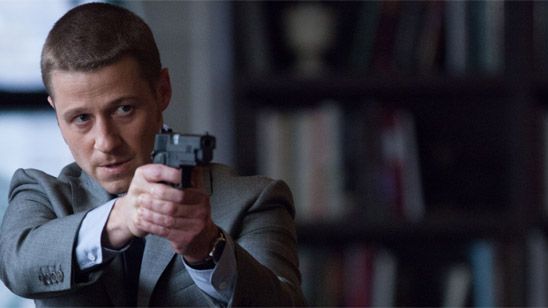 Imagem da notícia Entrevista exclusiva: "Os vilões sempre se divertem mais", diz Ben McKenzie sobre Gotham
