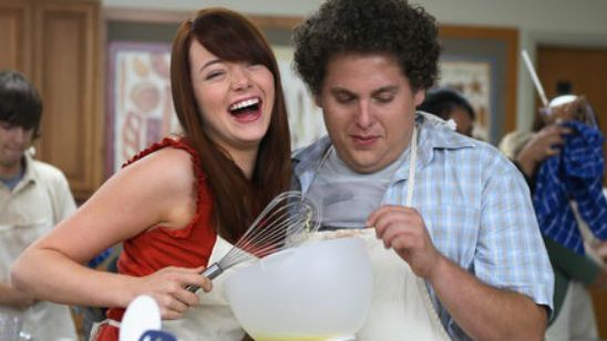 Imagem da notícia Emma Stone e Jonah Hill vão estrelar série de humor negro dirigida por Cary Fukunaga