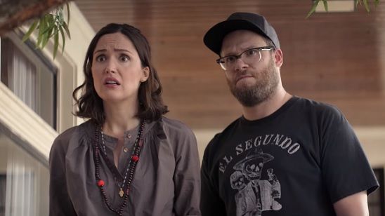 Imagem da notícia Seth Rogen e Chloë Grace Moretz se encaram no cartaz de Vizinhos 2
