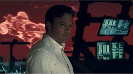 Imagem da notícia Ben Affleck está escrevendo o roteiro de aventura solo do Batman