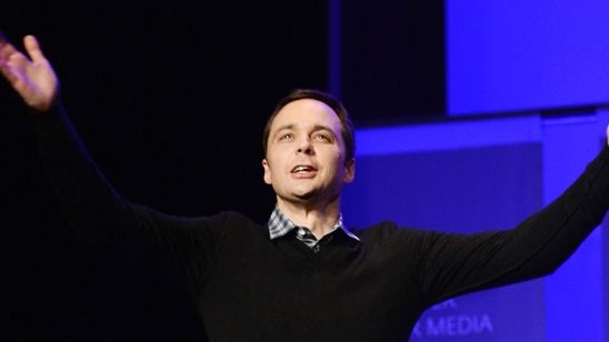 Imagem da notícia Jim Parsons se prepara para interpretar um aprendiz de bruxo em comédia da Warner