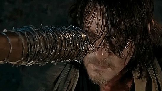 Imagem da notícia Robert Kirkman e Scott M. Gimple defendem o último episódio da sexta temporada de The Walking Dead