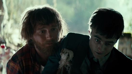 Imagem da notícia Swiss Army Man: Filme com Daniel Radcliffe e Paul Dano ganha trailer para maiores